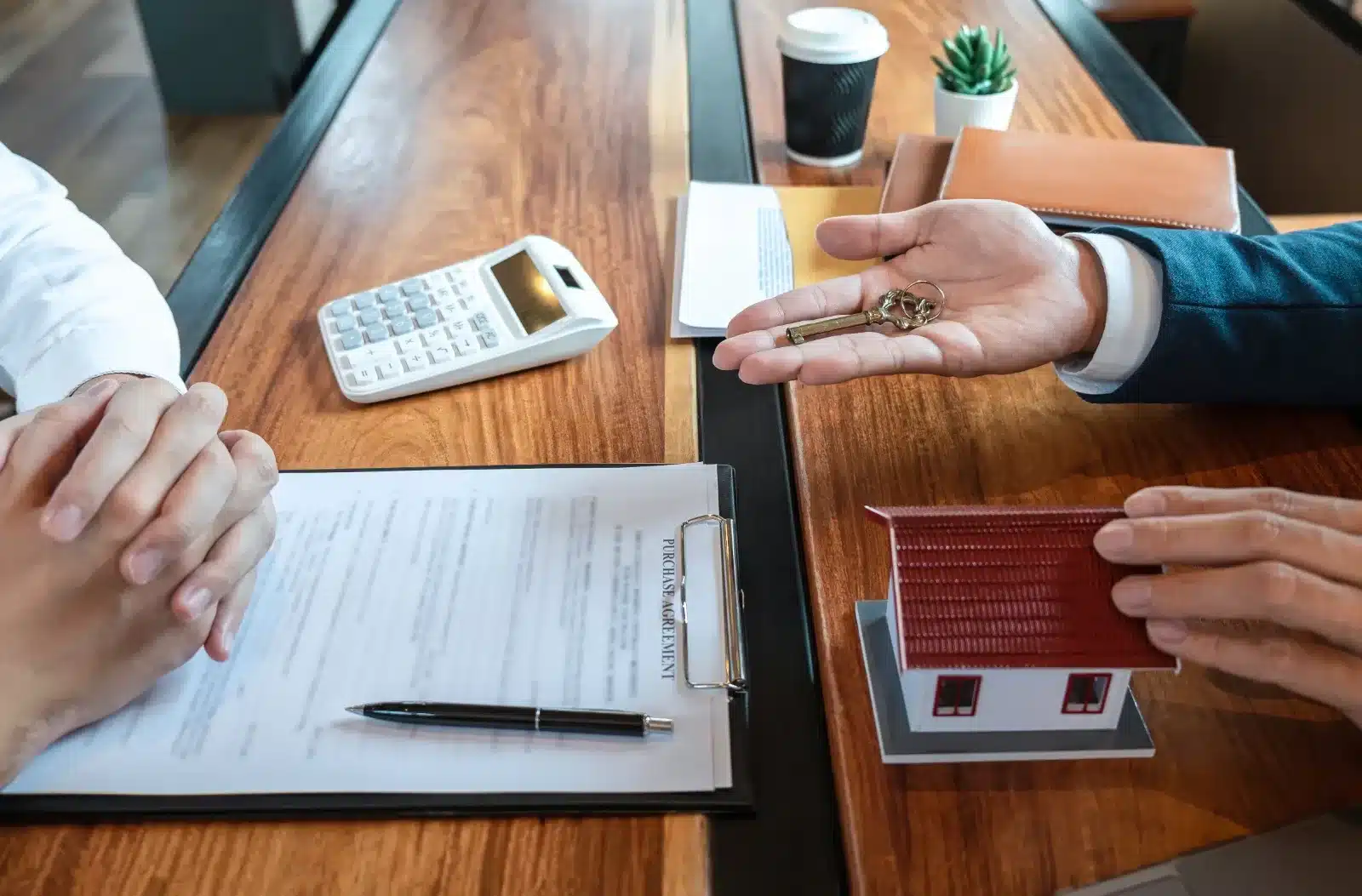 How does escrow work in real estate transactions in Guanacaste, Costa Rica?